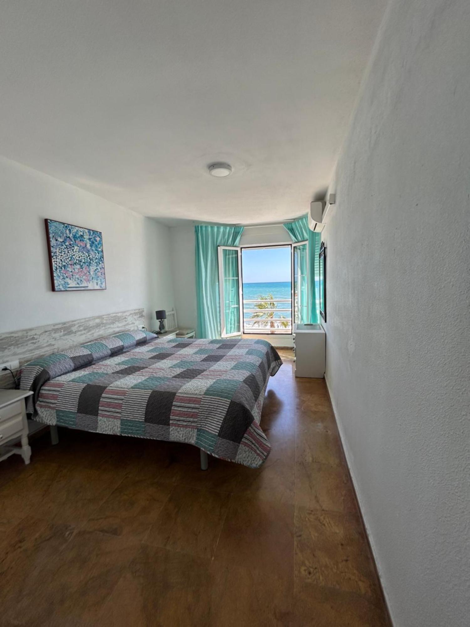 Apartamento Frente Al Mar,Primera Linea De Playa Rincon de la Victoria Exterior photo